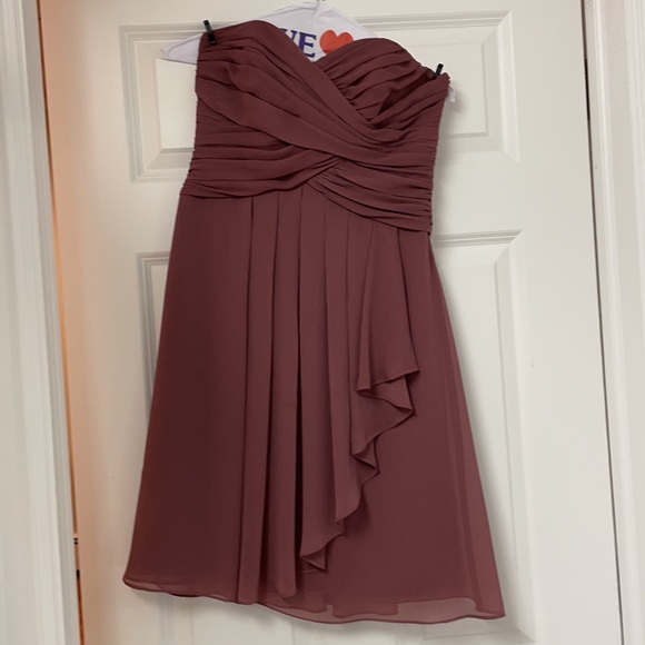 Brides maids dress that it’s gorgeous enough to wear to any event! - Picture 3 of 4